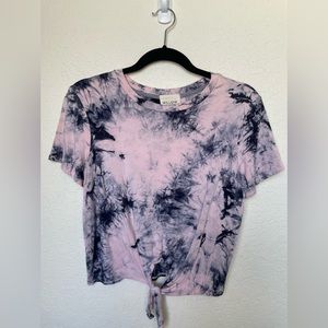Pink/Navy tie dye Willow Young Contemporary tie front cropped shirt. Size Large.
